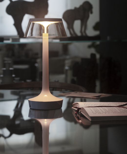 Luminária de mesa Bon Jour Unplugged French Rose alimentada por bateria