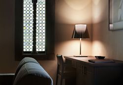 Candeeiro de Mesa Ktribe T1 Dim Eu Prata