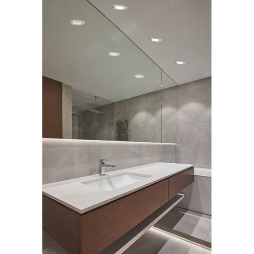 Chrome fueva 5 recessed bathroom lamp