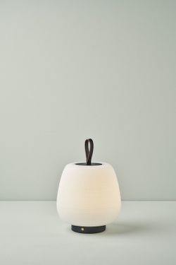 Batterijlamp model Misko Camp Walnoot van BLux