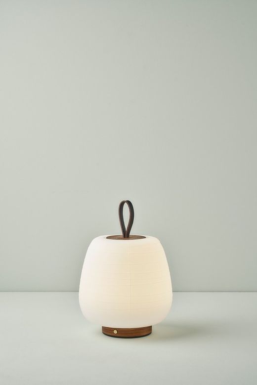 Batterijlamp model Misko Camp Walnoot van BLux