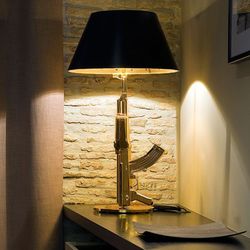 Lámpara mesa gun oro brillante