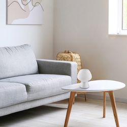 Vinelle weiße Tischlampe