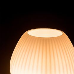 Vinelle weiße Tischlampe